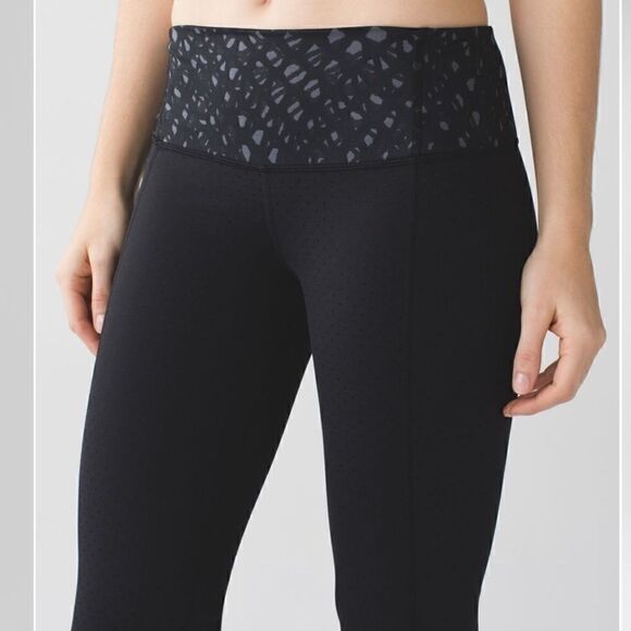 Lululemon Gather & Crow Crop II - Picture 4 of 15